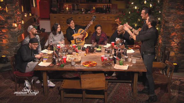 Gwiazdy programu "Sing meinen song" śpiewają "Last Christmas" przy wspólnym stole